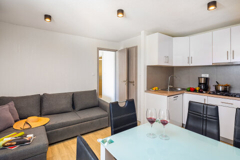 MHRMV - Mobilhome Relax 6+2 (Mountain View) pro 6–8 osob, Almissa Resort, Omiš, Chorvatsko