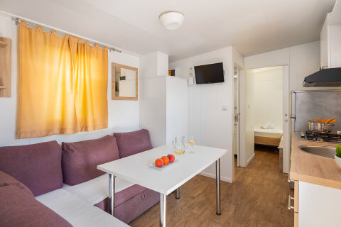 MHRN - Mobilhome Relax 4+2 Nord pro 4–6 osob, Almissa Resort, Omiš, Chorvatsko