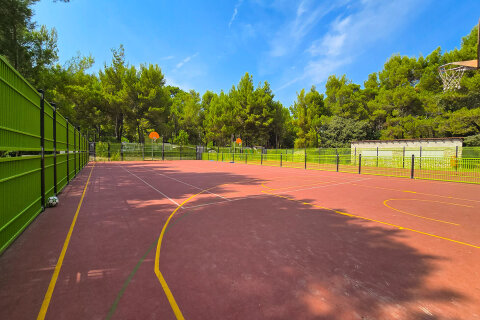 Čikat Resort*** - multifunkční hřiště, Mali Lošinj, ostrov Lošinj, Chorvatsko