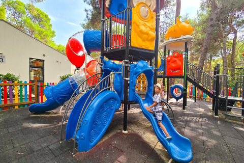 Čikat Resort*** - dětské hřiště, Mali Lošinj, ostrov Lošinj, Chorvatsko