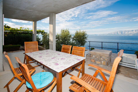 Prázdninový dům Tišina (před dokončením fasády) - spodní patro, severní zátoky ostrova Hvar, Chorvatsko