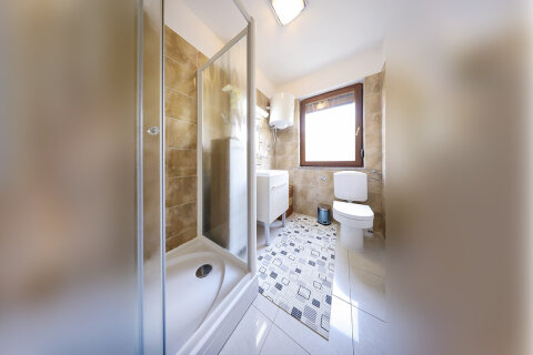 Apartmán Mikula - koupelna se sprchovým koutem (1. poschodí), Povljana, ostrov Pag, Chorvatsko