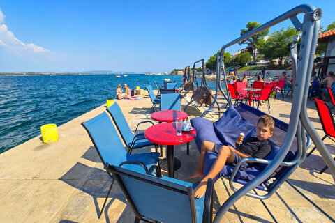 Apartmán Kornelija - bar Ga-Ga u pláže Južna plaža 250 m od domu, Tkon, ostrov Pašman, Chorvatsko