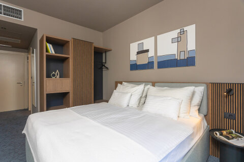 CO2B - dvojlůžkový pokoj Comfort pro 2 osoby s balkónem, All Inclusive Hotel Adria****, Biograd na Moru, Chorvatsko