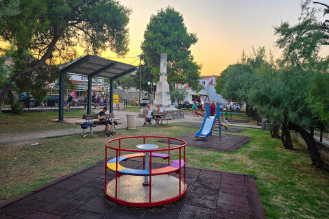 Resort Zelena Punta - dětské hřiště v centru Kukljice, ostrov Ugljan, Chorvatsko