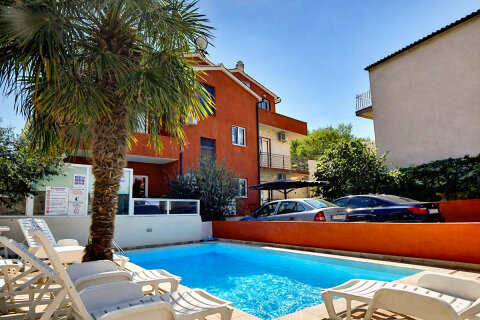 Apartmány Larisa - bazén, Šibenická riviéra, Chorvatsko