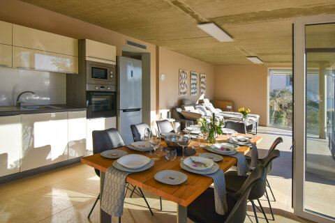 Prázdninový dům Harmonie - obývák a kuchyň v 1. poschodí, Jakišnica, ostrov Pag, Chorvatsko