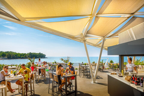 Aminess Maravea Resort**** - jedna z restaurací v resortu, Novigrad - Cittanova, Istrie, Chorvatsko