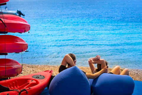 Aminess Maravea Resort**** - půjčovna sportovního vybavení u pláže, Novigrad - Cittanova, Istrie, Chorvatsko