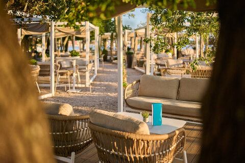 Aminess Atea Camping Resort***** - plážový bar Punto Mare, Njivice, ostrov Krk, Chorvatsko