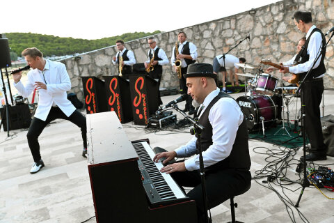Resort Jezera Lovišća - živá hudba, ostrov Murter, Chorvatsko