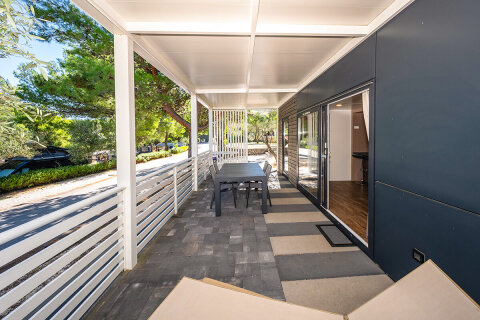 Resort Jezera Lovišća - mobilhome Delux (větší typ), ostrov Murter, Chorvatsko