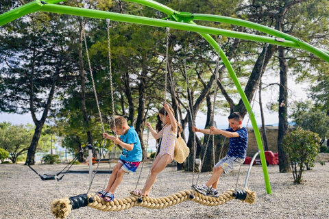 Apartmány Urania Family Resort - dětské hřiště, Baška Voda, Makarská Riviéra, Chorvatsko