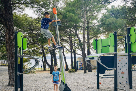 Apartmány Urania Family Resort - dětské hřiště, Baška Voda, Makarská Riviéra, Chorvatsko