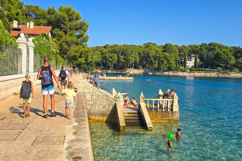 Mali Lošinj - schody do moře Stepenice Čikat (zátoka Ostrugova), ostrov Lošinj, Chorvatsko