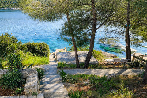 Prázdninový dům Mali Raj - pláž pod domem, ostrov Drvenik Veli, Chorvatsko