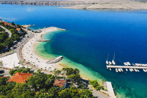 Jadranovo - hlavní pláž, Crikvenická riviéra, Chorvatsko