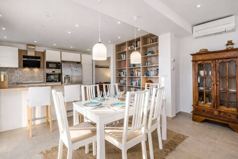 Prázdninový dům Mila - kuchyň a jídelna, ostrov Pag, Chorvatsko