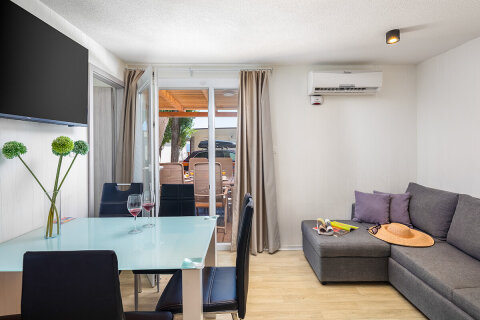 MHFW - Mobilhome Family 6+2 C zona Whirpool pro 6–8 osob, Almissa Resort, Omiš, Chorvatsko