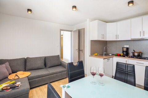 MHFW - Mobilhome Family 6+2 C zona Whirpool pro 6–8 osob, Almissa Resort, Omiš, Chorvatsko