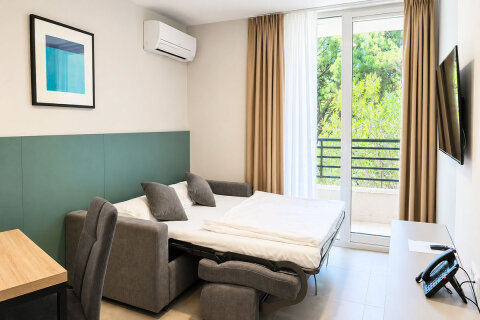 Superior Apartmán pro 2–4 osoby, Holiday Village Sagitta***, Lokva Rogoznica, Omišská riviéra, Chorvatsko