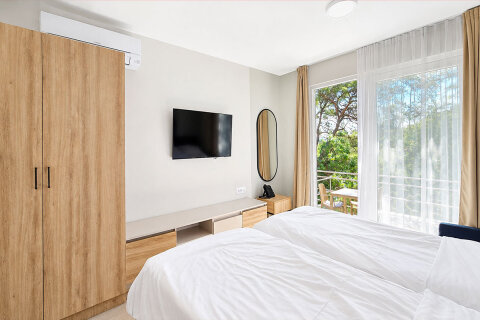 Superior bungalov pro 2–3 osoby, Holiday Village Sagitta***, Lokva Rogoznica, Omišská riviéra, Chorvatsko