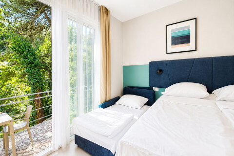 Superior bungalov pro 2–3 osoby, Holiday Village Sagitta***, Lokva Rogoznica, Omišská riviéra, Chorvatsko