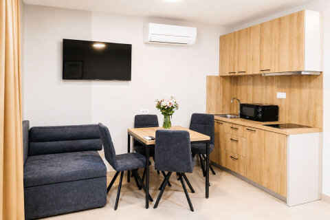 Superior rodinný bungalov pro 2–5 osob, Holiday Village Sagitta***, Lokva Rogoznica, Omišská riviéra, Chorvatsko
