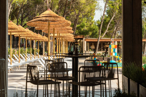 Pinadria Resort***** - restaurace Terranea s výhledem na splash zónu, Baška Voda, Makarská riviéra, Chorvatsko