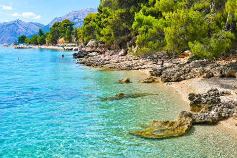 Pinadria Resort***** - pláže pod resortem, Baška Voda, Makarská riviéra, Chorvatsko