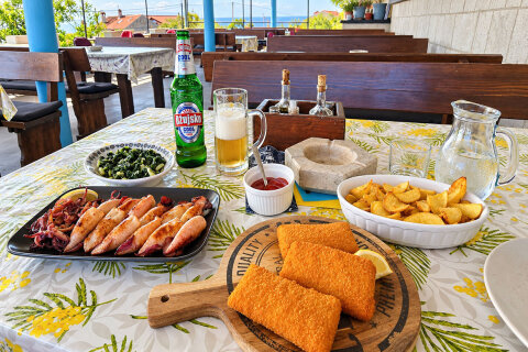 Ustrine - jediná restaurace ve vesnici, ostrov Cres, Chorvatsko