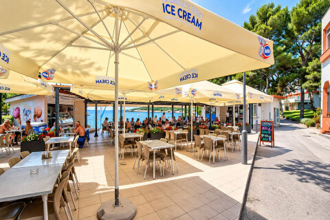 Resort Centinera*** - terasa restaurace, Banjole, Istrie, Chorvatsko