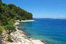 Sali - skalnaté pláže, ostrov Dugi Otok, Chorvatsko