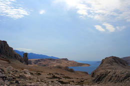 U skal nad pláží Ručica, ostrov Pag, Chorvatsko