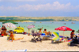 Pláž Zrče, Novalja, ostrov Pag, Chorvatsko