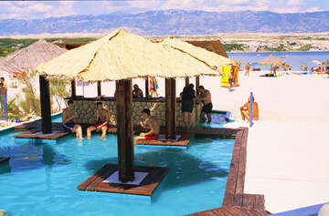 Pláž Zrče, Novalja, ostrov Pag, Chorvatsko